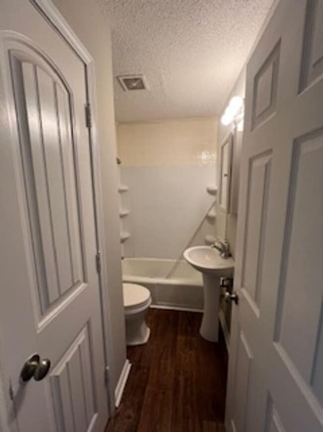 Foto del edificio - 79 R J Kennedy Rd