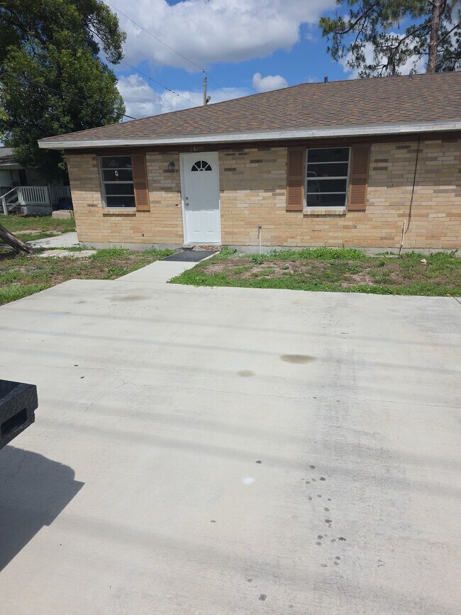 Building Photo - 2610-2612 S San Gully Rd