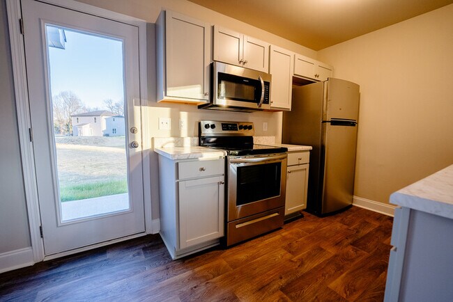 Building Photo - BRAND NEW 2 bedroom, 1.5 bathroom duplex i...