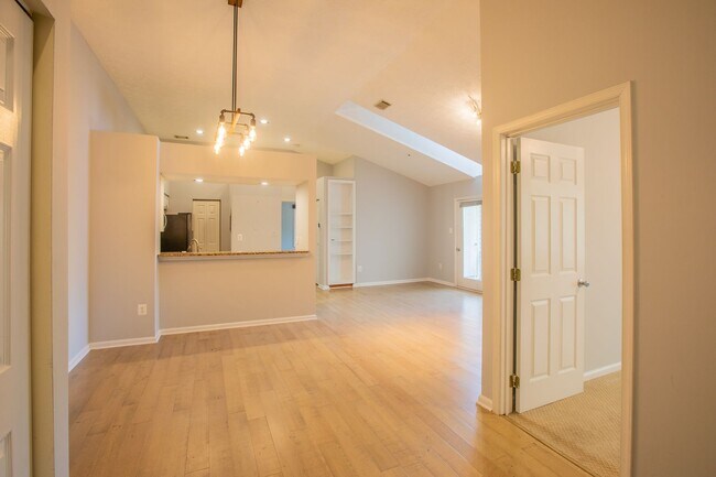 Foto del edificio - Lovely 2 BR/2 BA Condo in Germantown!