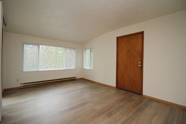 Building Photo - 3736 SW 10th Ave