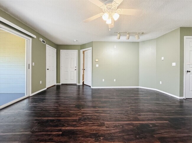 Building Photo - 2/2 Remodeled Condominium In Park Central, Millenia