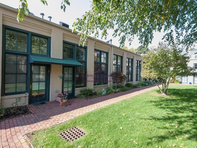Foto del edificio - 155 Brookline St