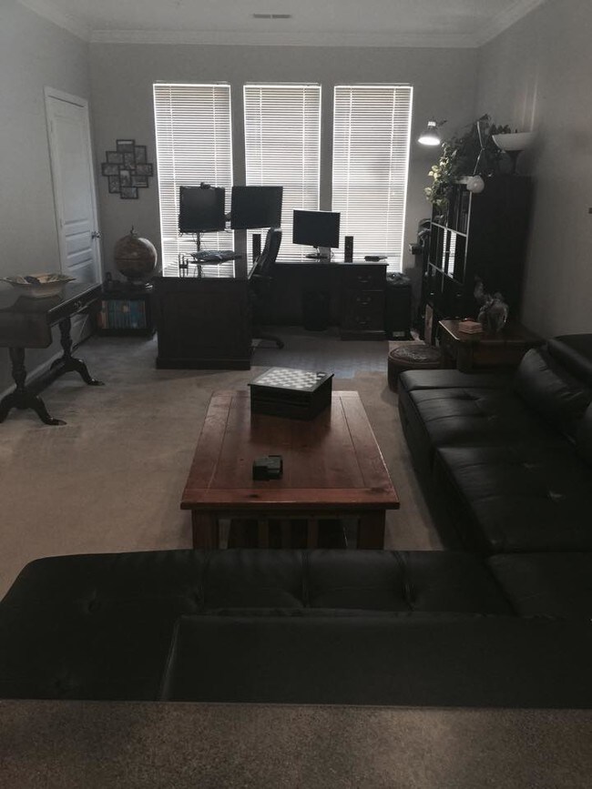 Foto del edificio - 5583 Harrington Falls Ln