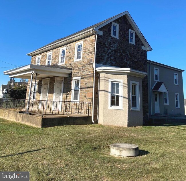 Building Photo - 100 Parsons Ln