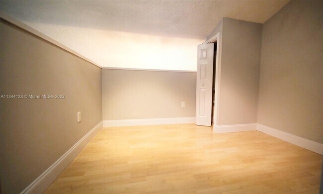 Building Photo - 2666 Tigertail Ave