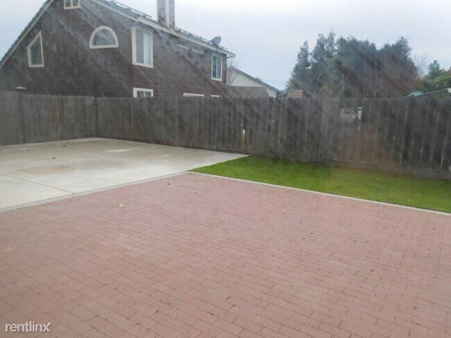 Foto del edificio - 3 br, 2 bath House - 625 Sandown St