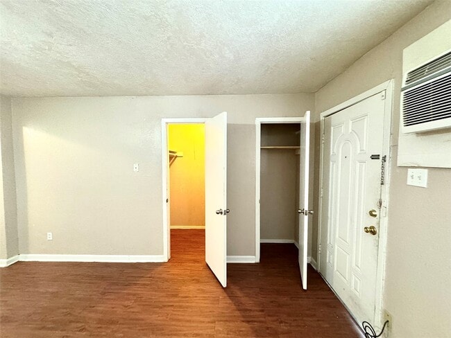 Foto del edificio - 1756 W Main St