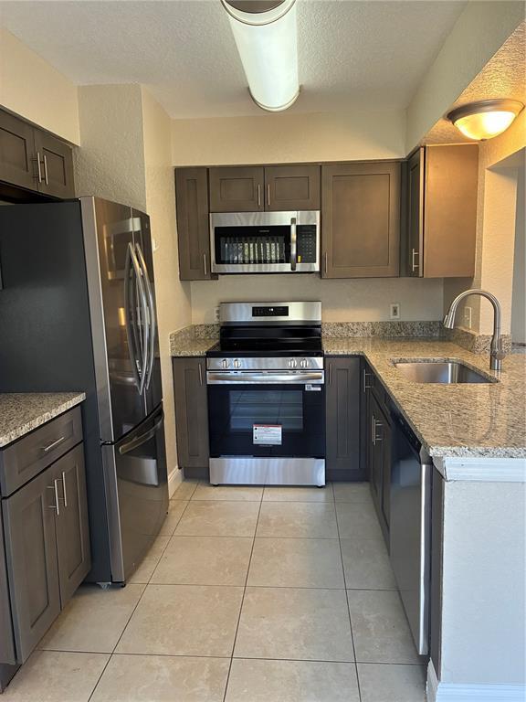 Foto del edificio - 16513 Lake Brigadoon Cir