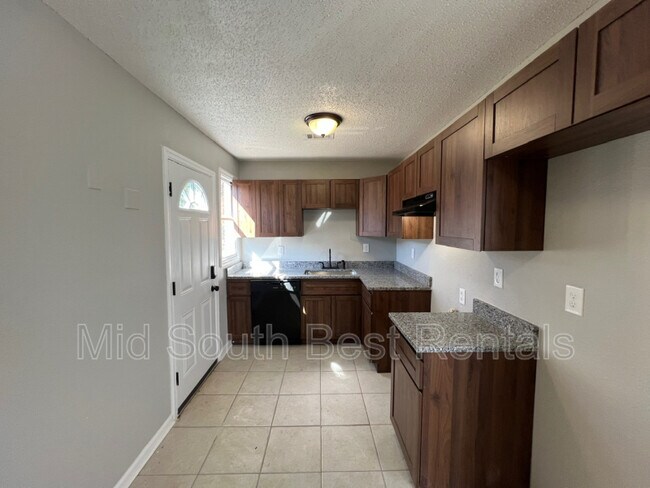 Foto del edificio - 2453 Warren St