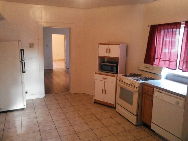 Kitchen - 134 S 25th St