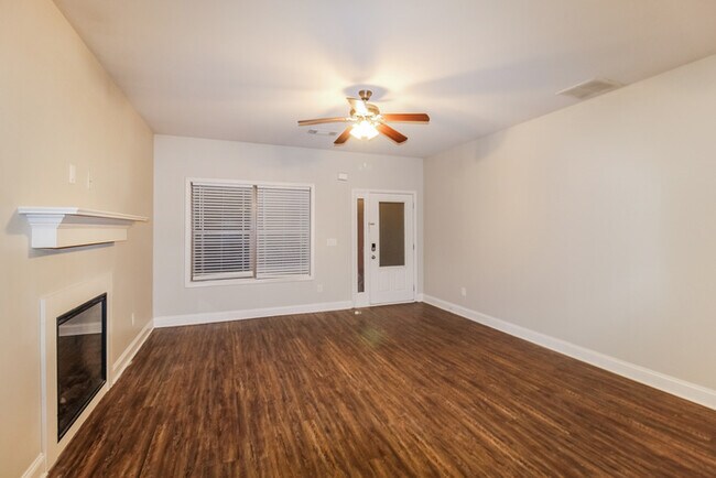 Foto del edificio - 1006 Allegiance Dr