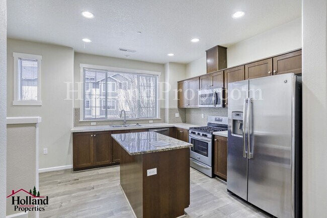 Building Photo - Well designed 2 bedroom home in Beaverton