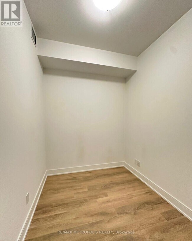 Photo du bâtiment - 1350 Ellesmere Rd