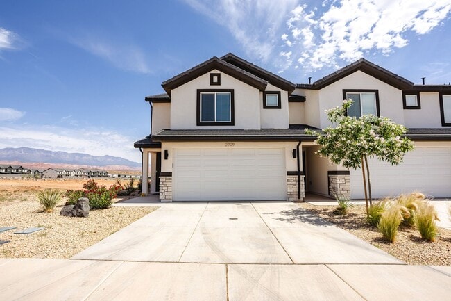 Building Photo - 2909 Corral Holw Dr