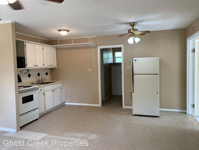 Building Photo - 2 br, 1 bath House - 165 Oak Ridge Trail