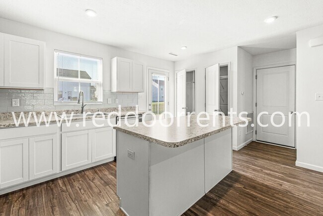 Foto del edificio - This home offers a perfect blend of comfor...