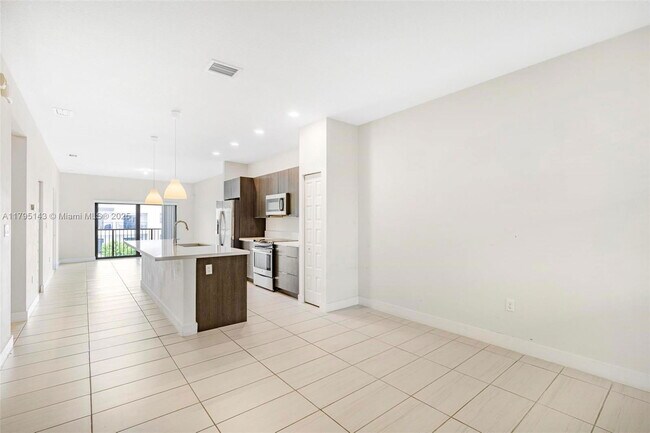 Foto del edificio - 7865 NW 104th Ave