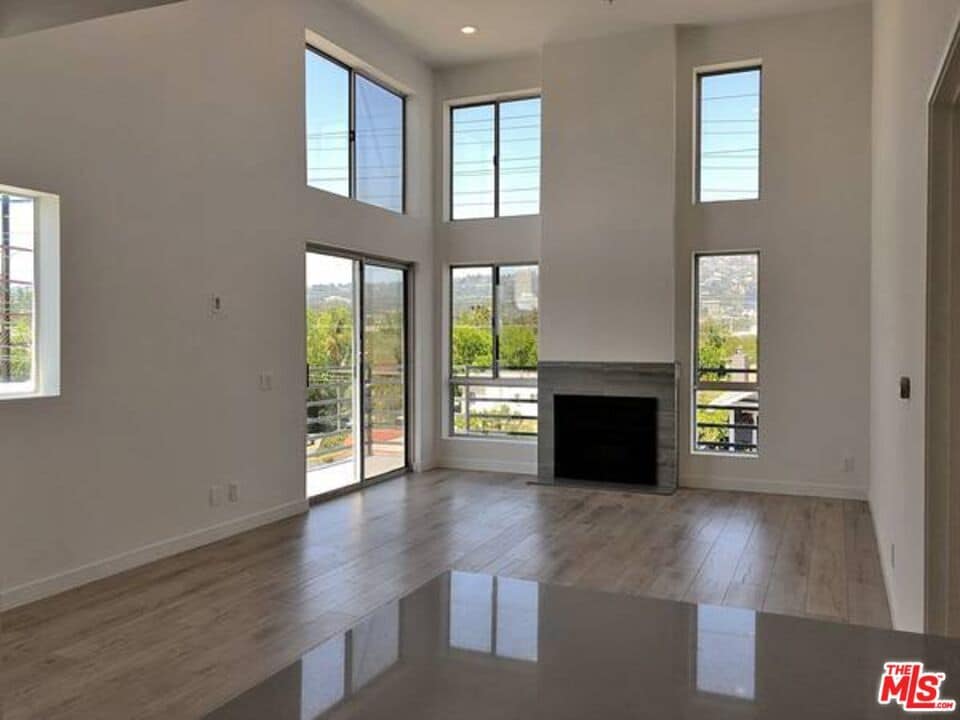 Foto principal - 301 S Swall Dr