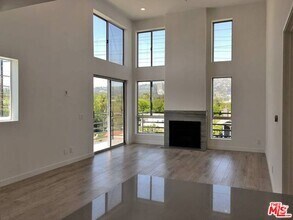 Building Photo - 301 S Swall Dr