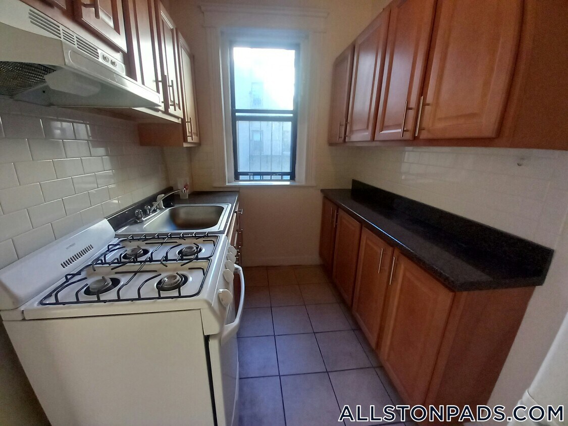 Foto principal - 1152 Commonwealth Ave