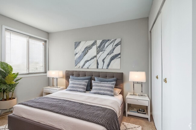 2HAB, 1BA - Lockwood
