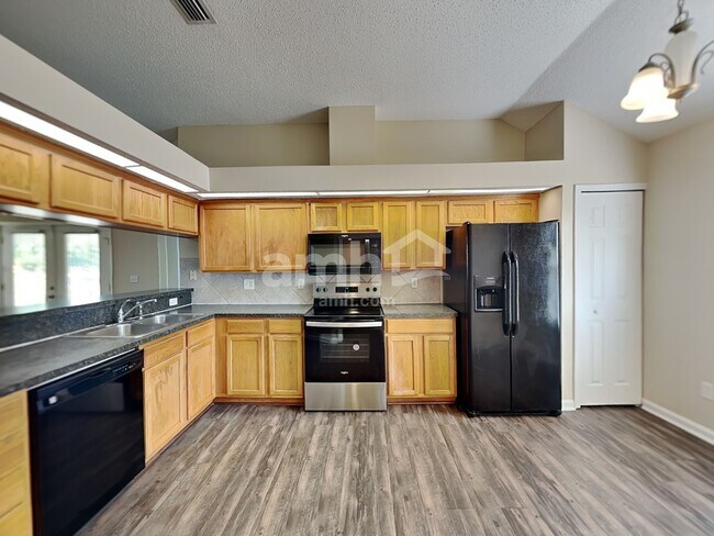 Foto del edificio - 6037 Scenic Meadow Ln