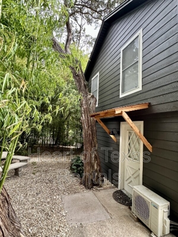 Building Photo - 411 Baker