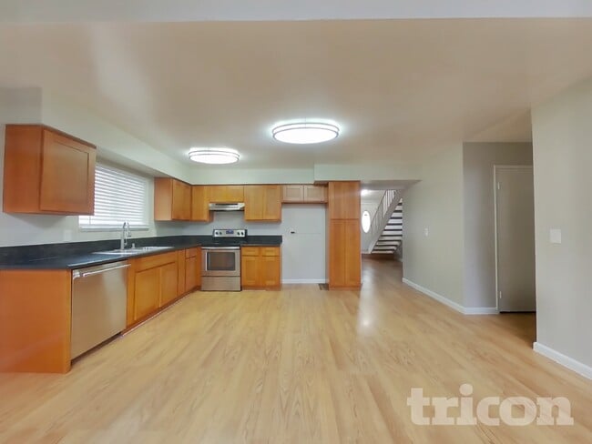 Foto del edificio - 110 Inverness Dr