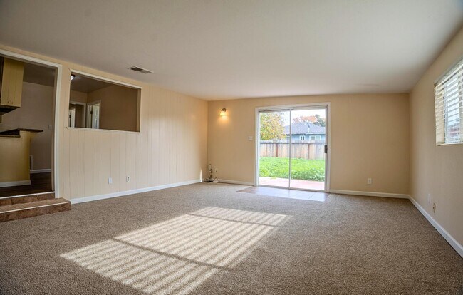 Foto del edificio - 588 Mulberry Cir