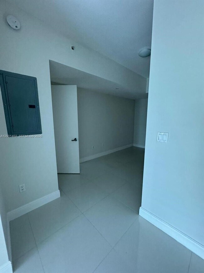 Foto del edificio - 350 S Miami Ave