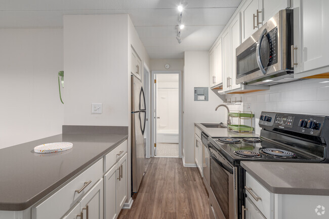 1BD, 1BA Remodeled - 500SF - Kitchen - Commodore Club Apts