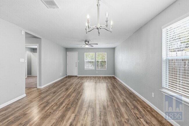 Foto del edificio - 1612 Sylvia Ln