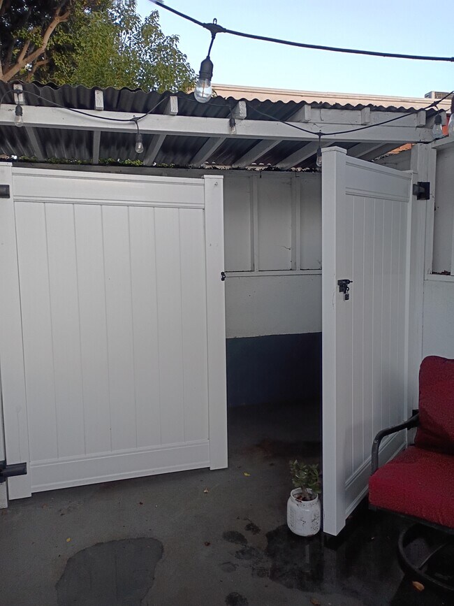 Foto del edificio - 4374 Overland Ave