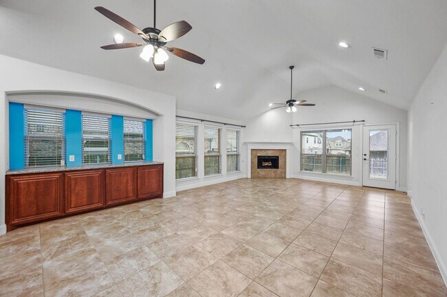 Building Photo - 905 Foxtail Dr