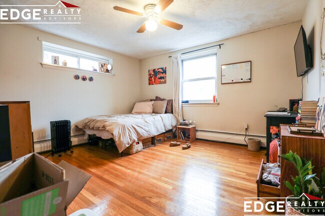 Building Photo - 11 Commonwealth Ct