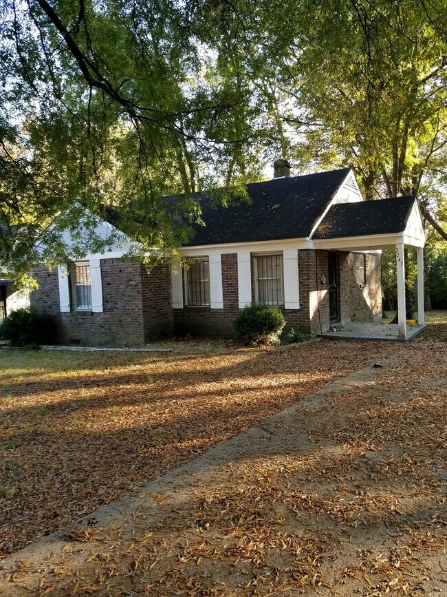 Building Photo - 2243 Malone Ave