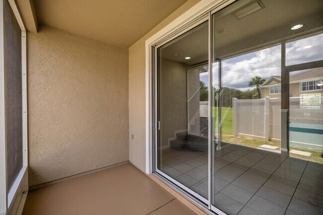 Building Photo - **  MAINTENANCE FREE TOWNHOME **2 BD 2.5 BATH