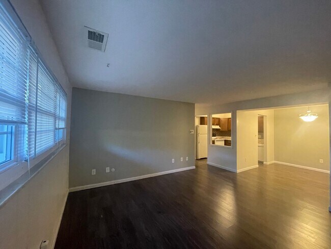 Foto del edificio - 5285 Portland St