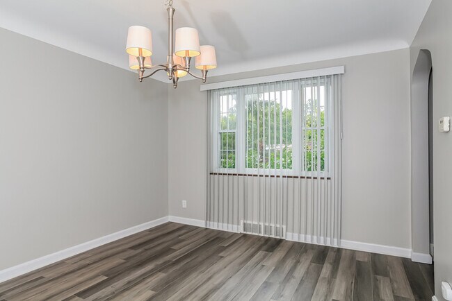 Building Photo - Charming 3-Bedroom Brick Home in Cincinnati