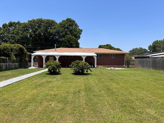 Building Photo - Charming 3-Bedroom Home with Bonus Room & ...