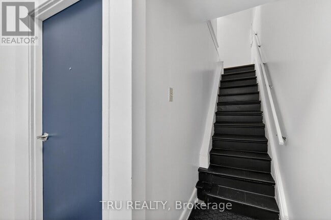 Building Photo - 646 Gilmour St