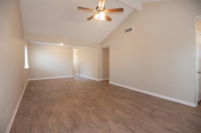 Foto del edificio - 403 W Bowman Rd