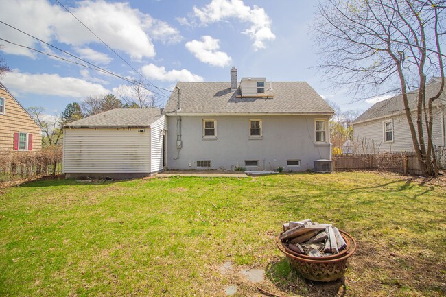 Building Photo - 16 Swayze Dr
