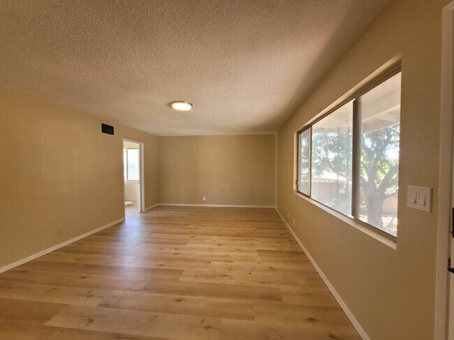Foto del edificio - 414 N Alameda Ave