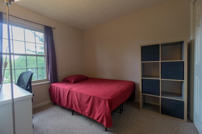 Foto del edificio - 3200 John Hinkle Pl