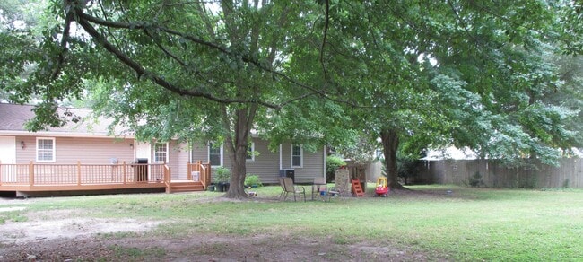 Foto del edificio - 240 Fresno Dr