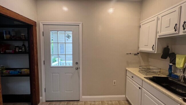 Foto del edificio - 75 Pearson Rd