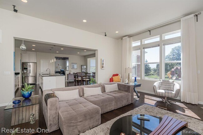 Foto del edificio - 124 Oakland Crest Dr