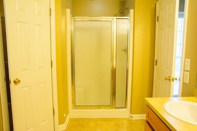 Foto del edificio - 3 Bed 2 Bath 2 Car Garage - North Columbus